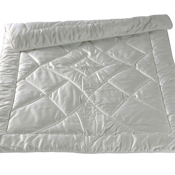 Lausenne-Four All-Year Camelhair Quilt